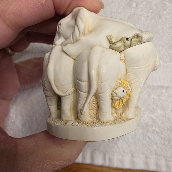 Harmony Kingdom "Ed's Safari" Figurine Made In England Animal Trinket Box - Picture 11 of 11